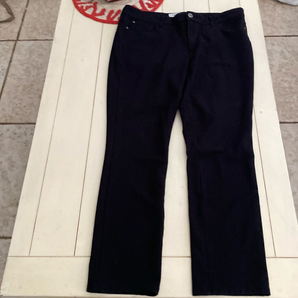 Larry Levine knit feel jeans. Size 12. Black